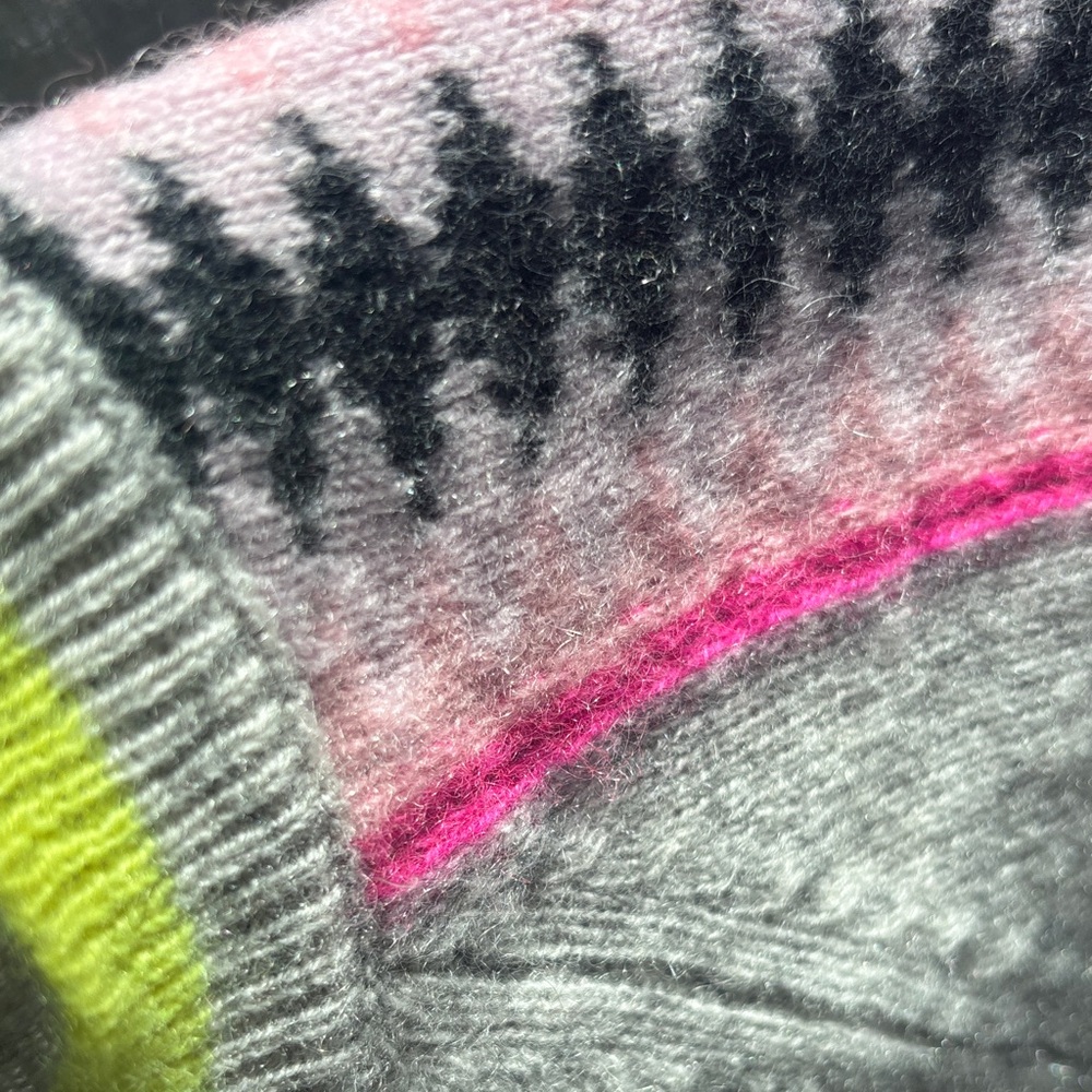 Brodie - Popping Fairisle Jumper in Grey
Regular price $330.00 USD - Picture 11 of 16